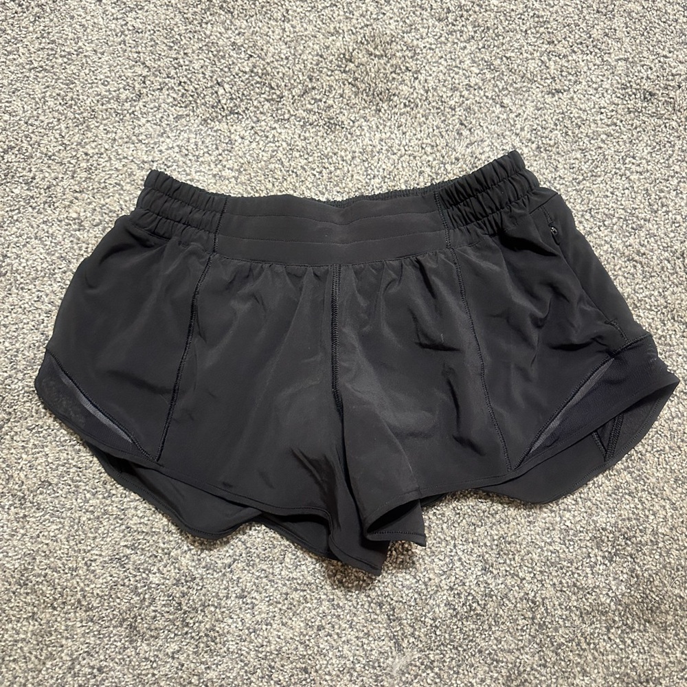 Lululemon Hotty Hot LR Short 2.5" *Lined black size 6
